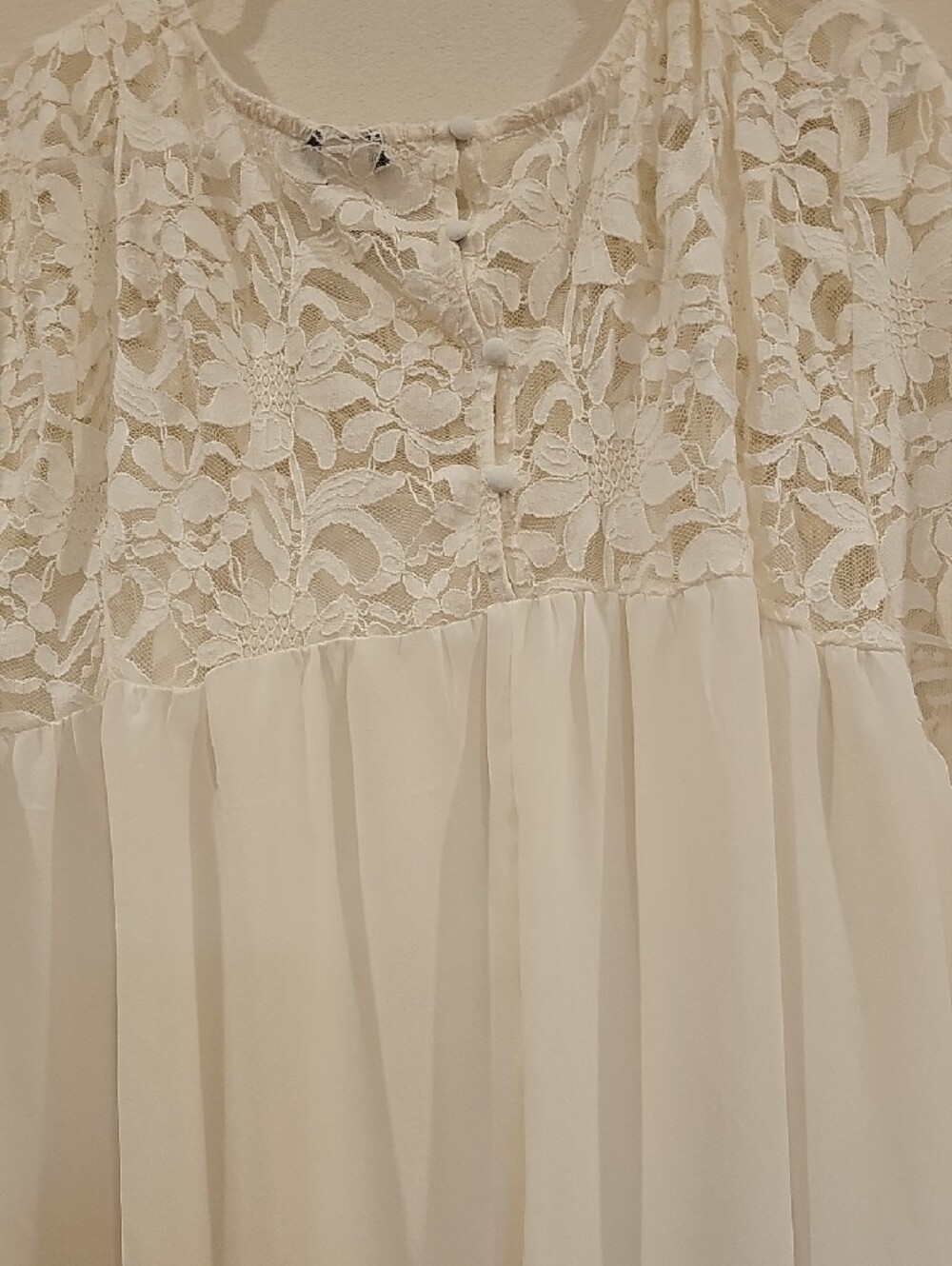 torrid Cream Floral Lace Yoke Blouse - Picture 3 of 4